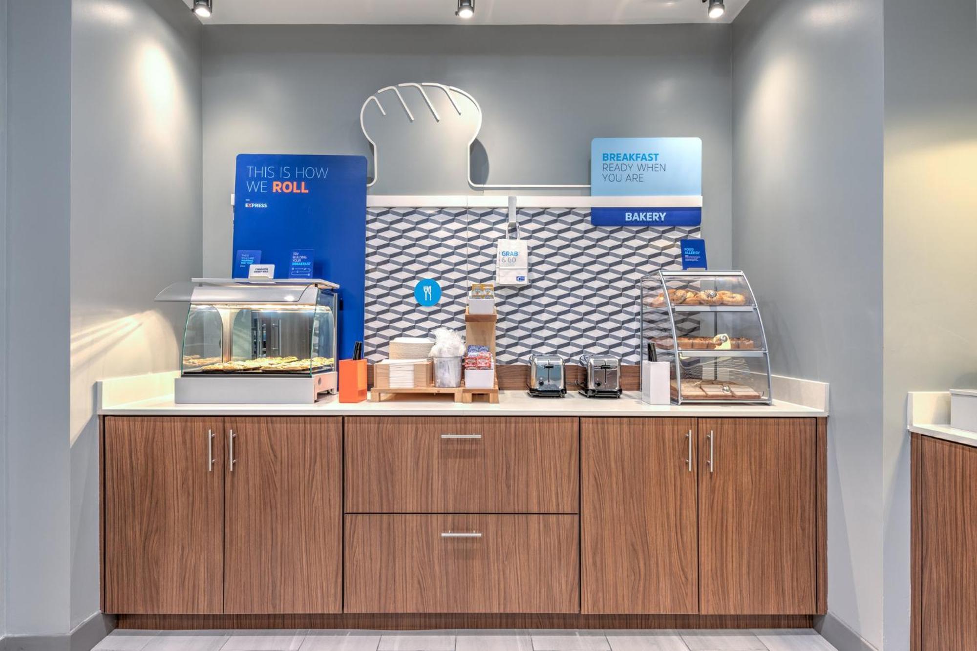 Holiday Inn Express & Suites Austin Airport East By Ihg מראה חיצוני תמונה