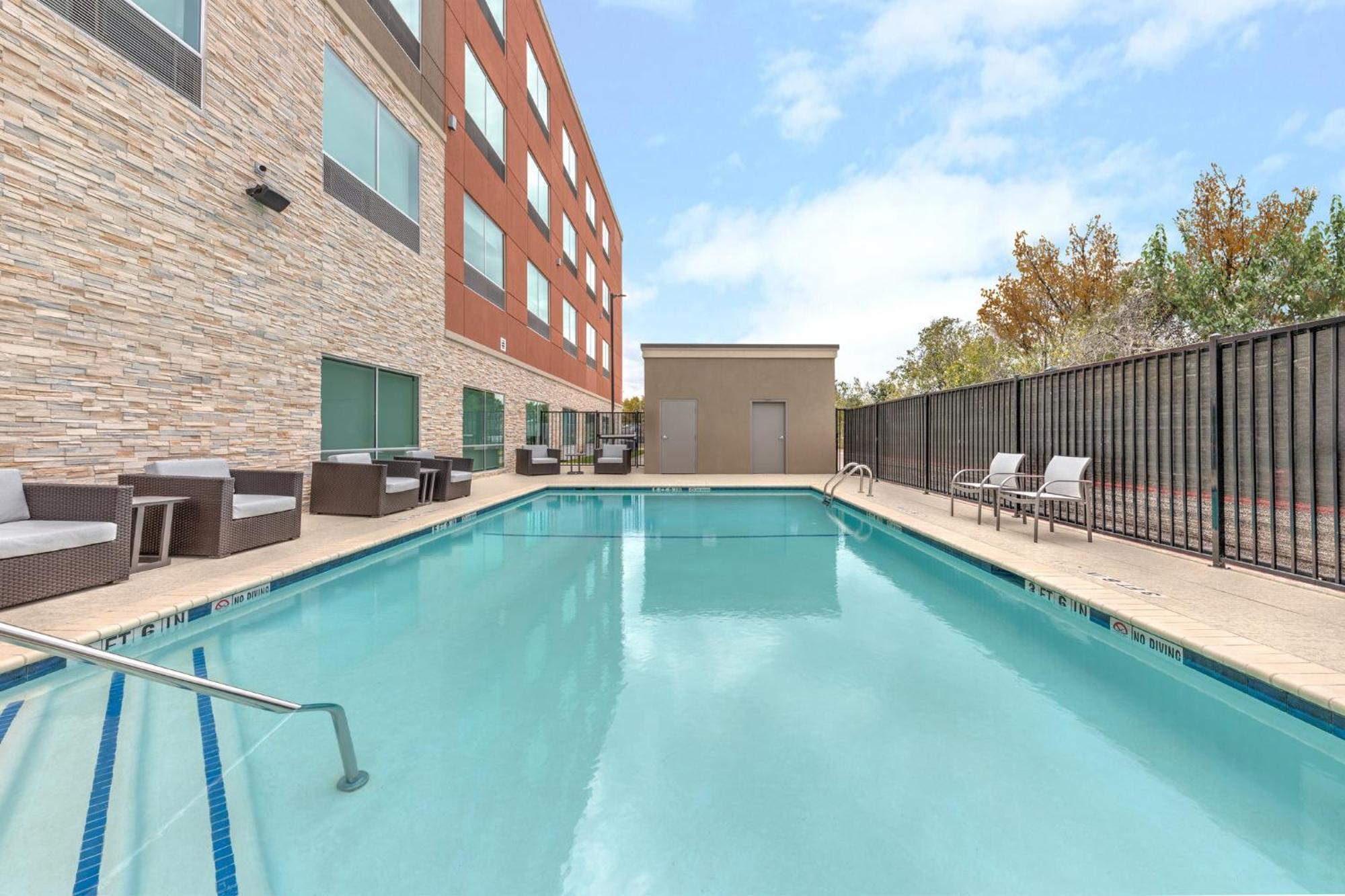 Holiday Inn Express & Suites Austin Airport East By Ihg מראה חיצוני תמונה