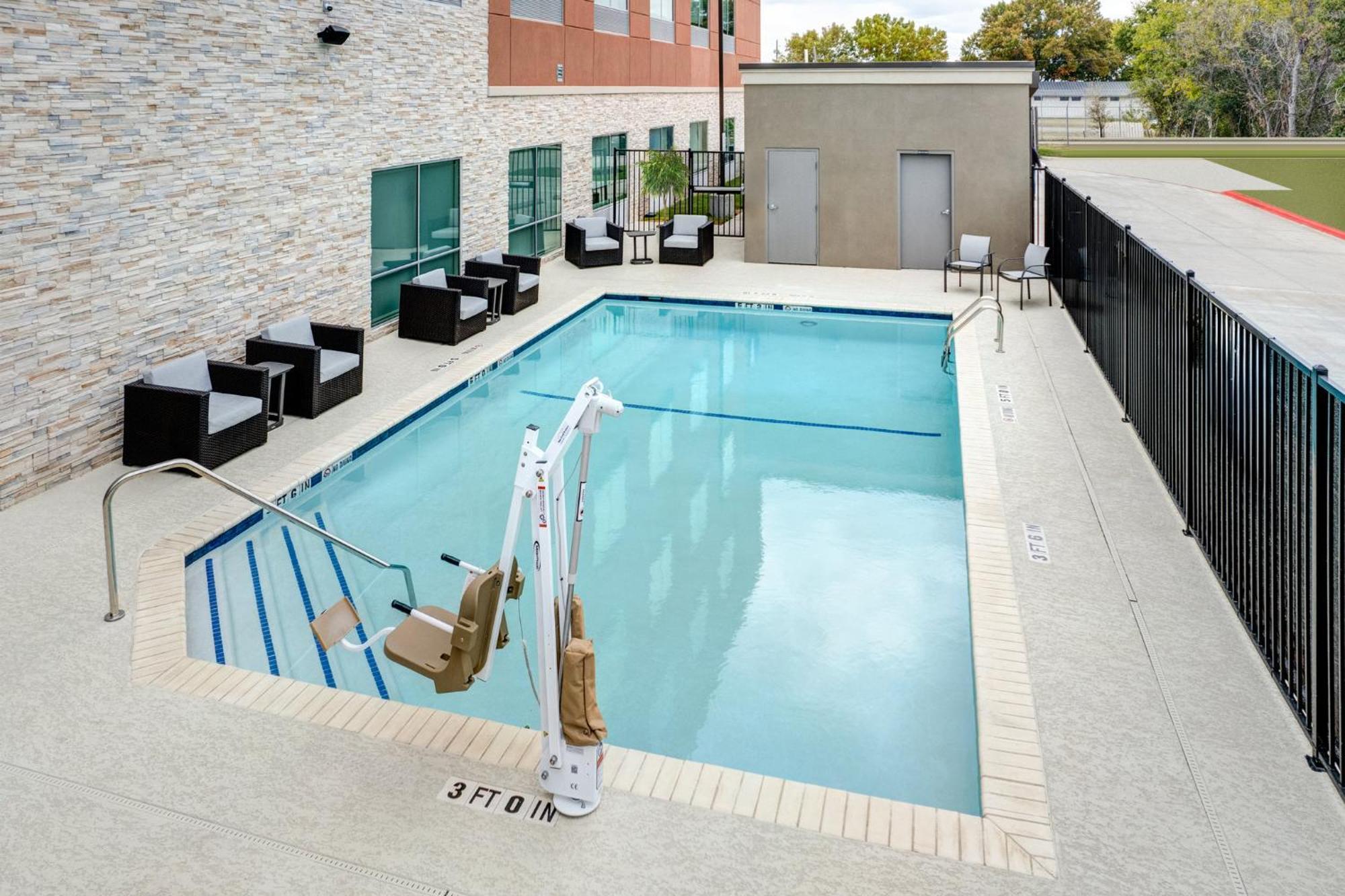Holiday Inn Express & Suites Austin Airport East By Ihg מראה חיצוני תמונה