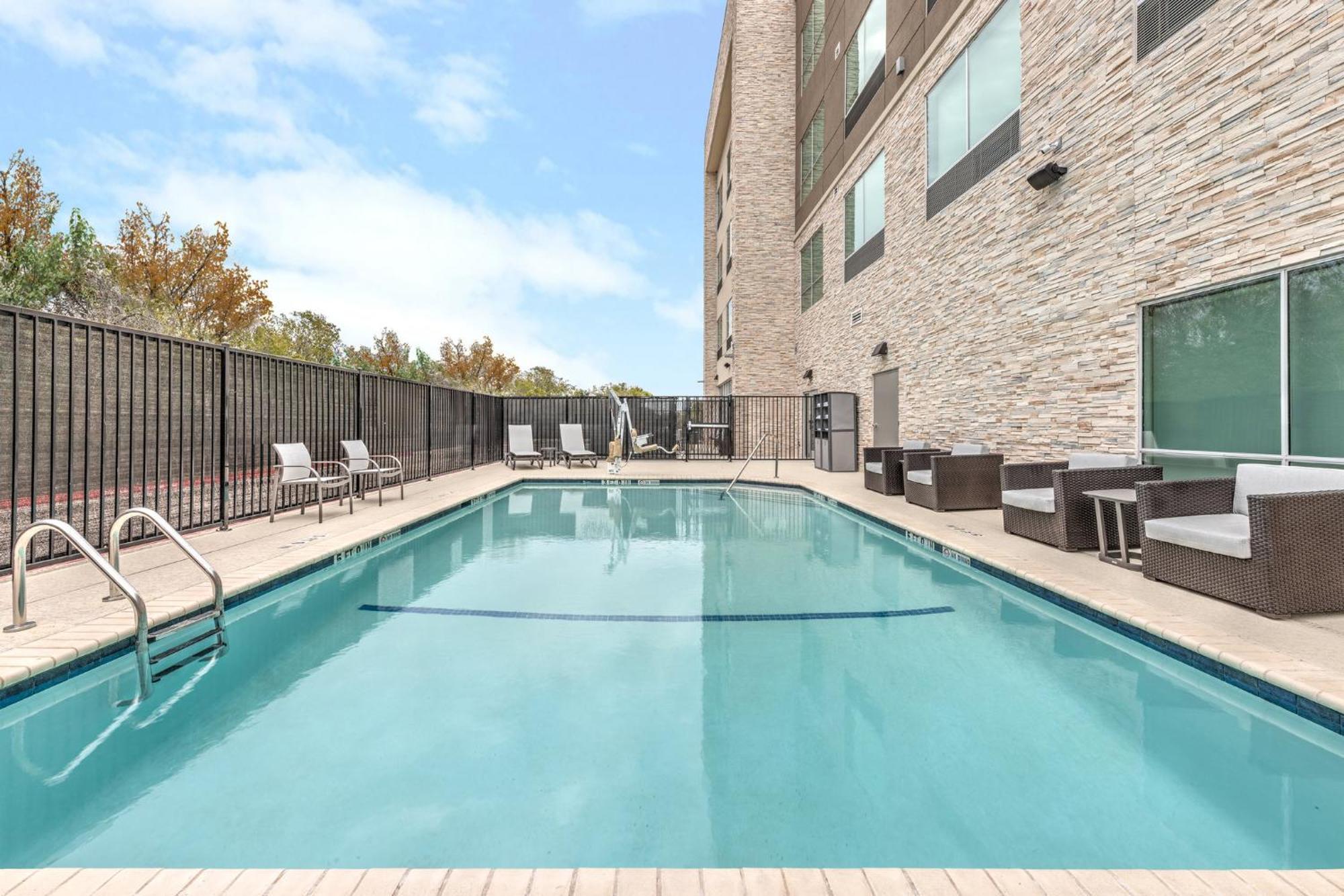 Holiday Inn Express & Suites Austin Airport East By Ihg מראה חיצוני תמונה